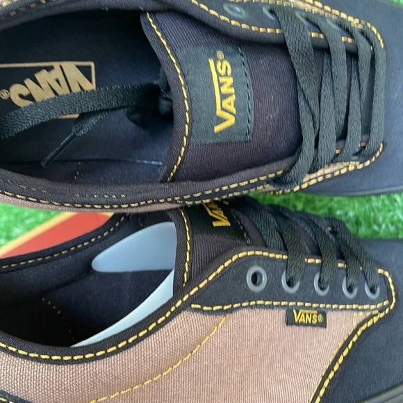 Vans Men’s Atwood Outcore Phantom/Black
VN000CX8B29
Sneakers - Picture 14 of 16